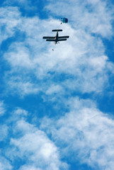Jump of parachutists from the plane