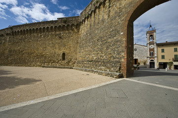 Obraz premium toscana san quirico d'orcia le mura medioevali