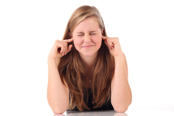 M&auml;del Ohren zuhalten