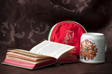 arrangement of student league accessoirs