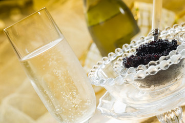 caviar and champagne.-caviale e champagne
