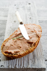 slice bread with paté-fetta di pane con paté