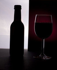 Weinglas mit Flasche