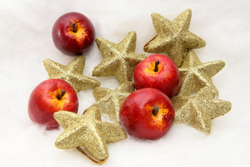 Äpfel, Sterne, Geschenke, Zimtstangen - so schön ist Weihnachten