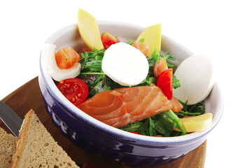 green salad with smoked salmon