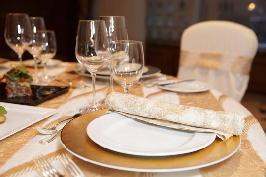 Place setting in restaurant