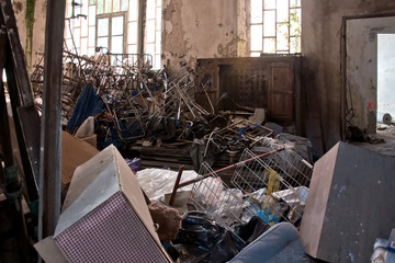 laboratorio di marmi abbandonato