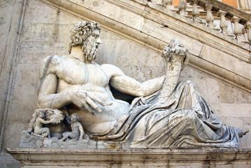 Fototapeta na wymiar Statua w Rzymie