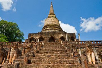 Obraz premium Ruins of ancient temple in Thailand