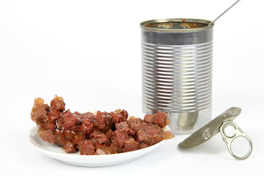 Hundefutter aus der Dose