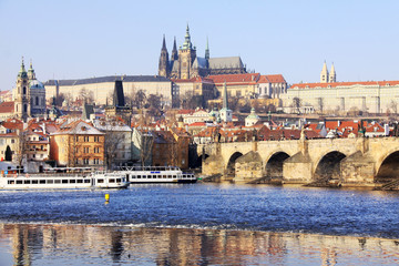 Obraz premium First Snow in Prague, gothic Castle with the Charles Bridge