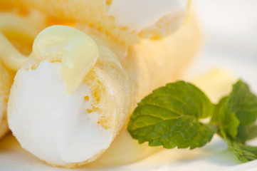 Cream roll with vanilla cream