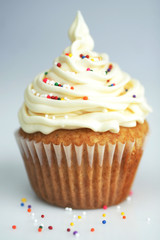 White cup cake