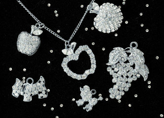 Costume jewellery from metal