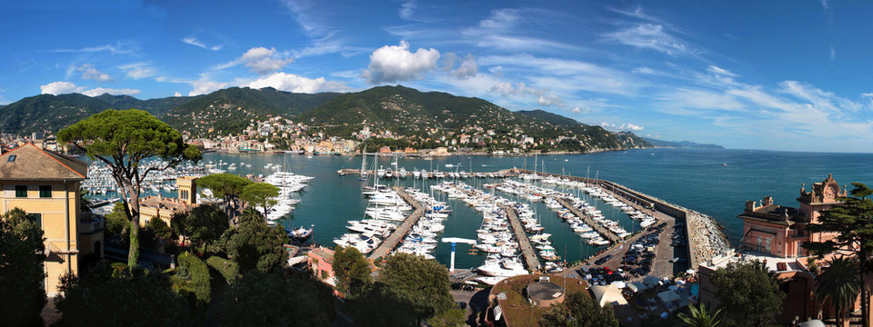Italia - Veduta panoramica su Rapallo in Liguria