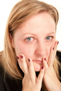 Portrait einer traurigen, weinenden Frau
