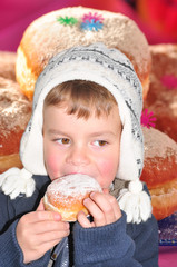 Kind und Krapfen
