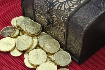 Cofanetto con monete d'oro