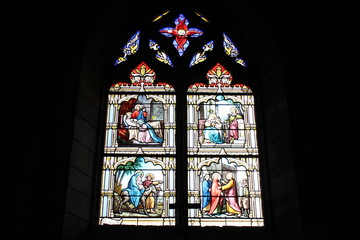 Vitrail de l'&eacute;glise Saint-Seine de Corbigny dans la Ni&egrave;vre