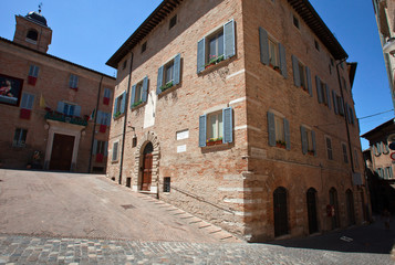 Fototapeta na wymiar Plac przed Palazzo Ducale w Urbino