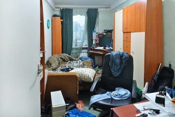 view of a messy room - 28008887