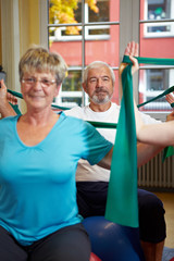 Dehnen mit Gymnastikband
