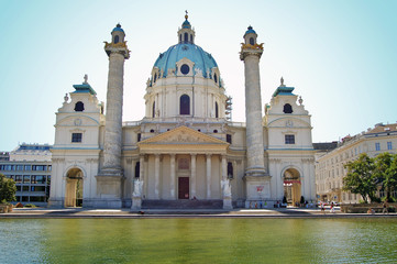 Fototapeta na wymiar Karlskirche w Wiedniu