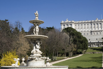 Fototapeta na wymiar Fuente de las Conchas, Campo del Moro gardens - Madrid