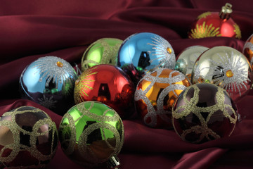 boules multicolores pour décoration sapin de Noël