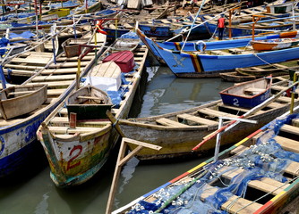 Fototapeta na wymiar Łodzie rybackie w porcie Elminas