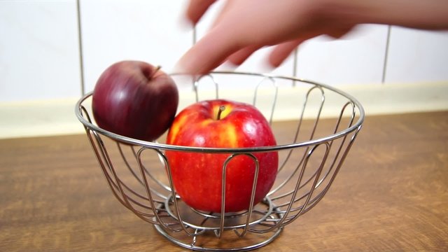 Frisches Obst in der Schale