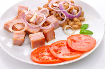 ham with beans and tomatoes
