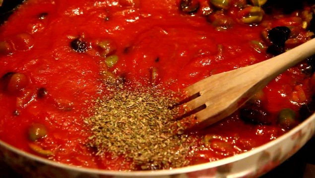 sugo alle olive e origano