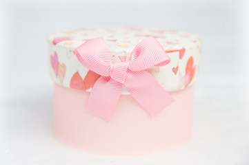 Fototapeta na wymiar pink gift box isolated on white