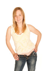 Junge Frau in Top und offener Jeans