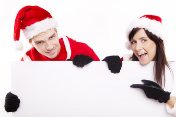 pärchen  hält Plakat hoch Textfreiraum