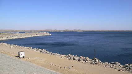Fototapeta na wymiar Vista de la presa de Aswan en egipto