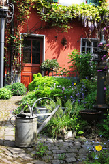 Fototapeta na wymiar Martwa natura w niemieckim ogrodzie domu