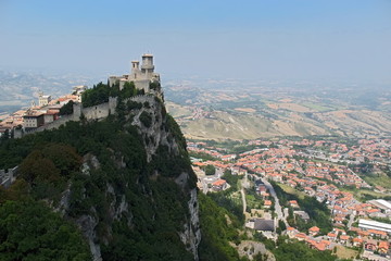 Fototapeta na wymiar Castle on the top of rock in San-Marino