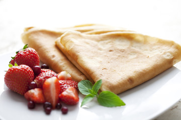 crepes with strawberries
