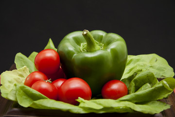 Grüne Paprika und Cocktailtomaten