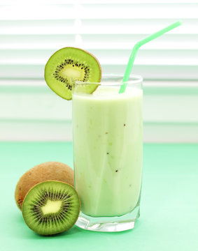 Kiwi juice in a glass on a light background