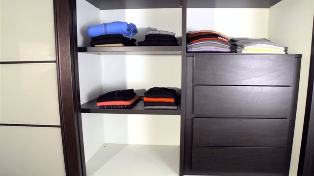 armadio in movimento