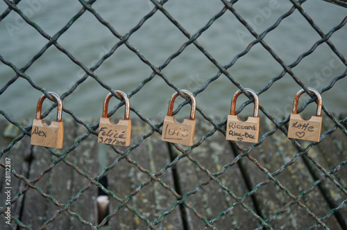 cadenas sur tous les fichiers quot cadenas d amour sur le ponts des arts paris quot photo libre cadenas sur tous les fichiers quot cadenas d amour sur le ponts des arts paris quot photo libre
