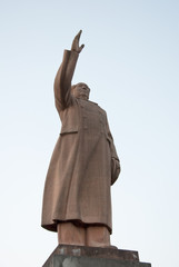 A stone statue of Maozedong