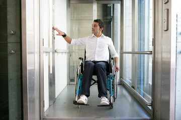 Handicap ascenseur - obrazy, fototapety, plakaty