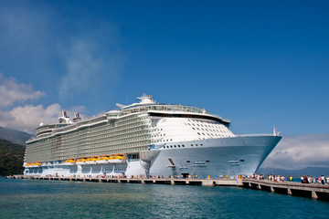 People disembarking a huge luxury cruise ship