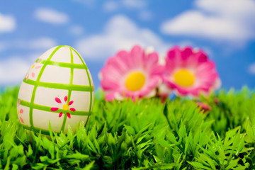 Osterei mit Blumen