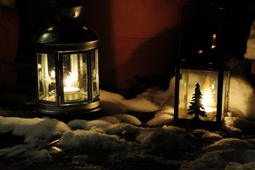 Laternen im Schnee