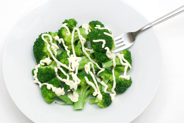 茹でたブロッコリーとマヨネーズのサラダ